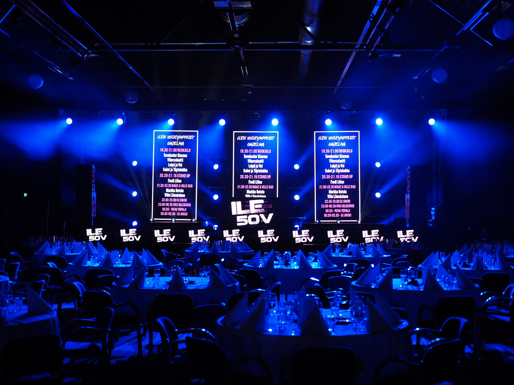 LED-Screen erikokoisina rakenteina juhlatoteutuksessa